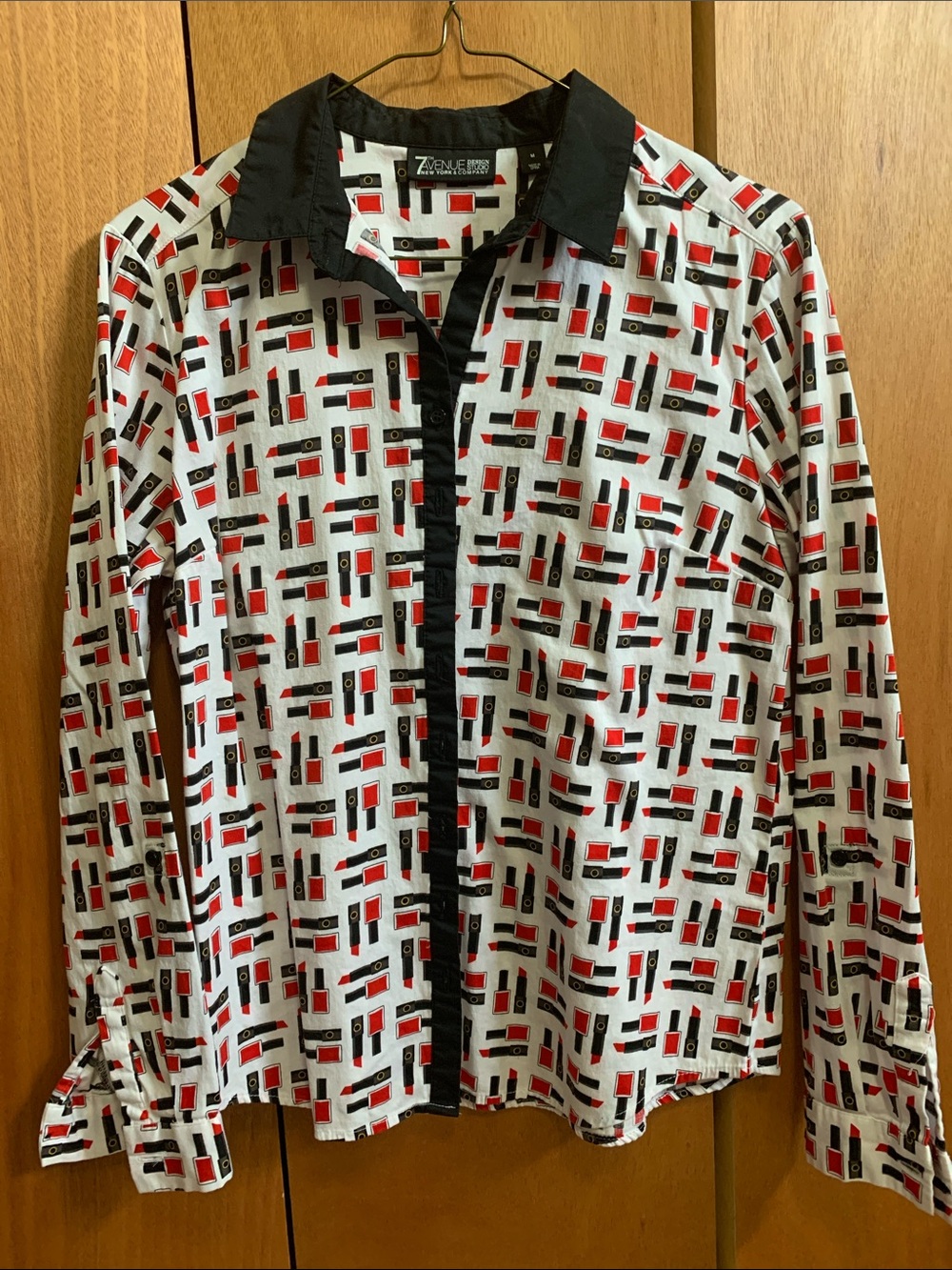 New York & Company White Button-Down Shirt with Black & Red Print